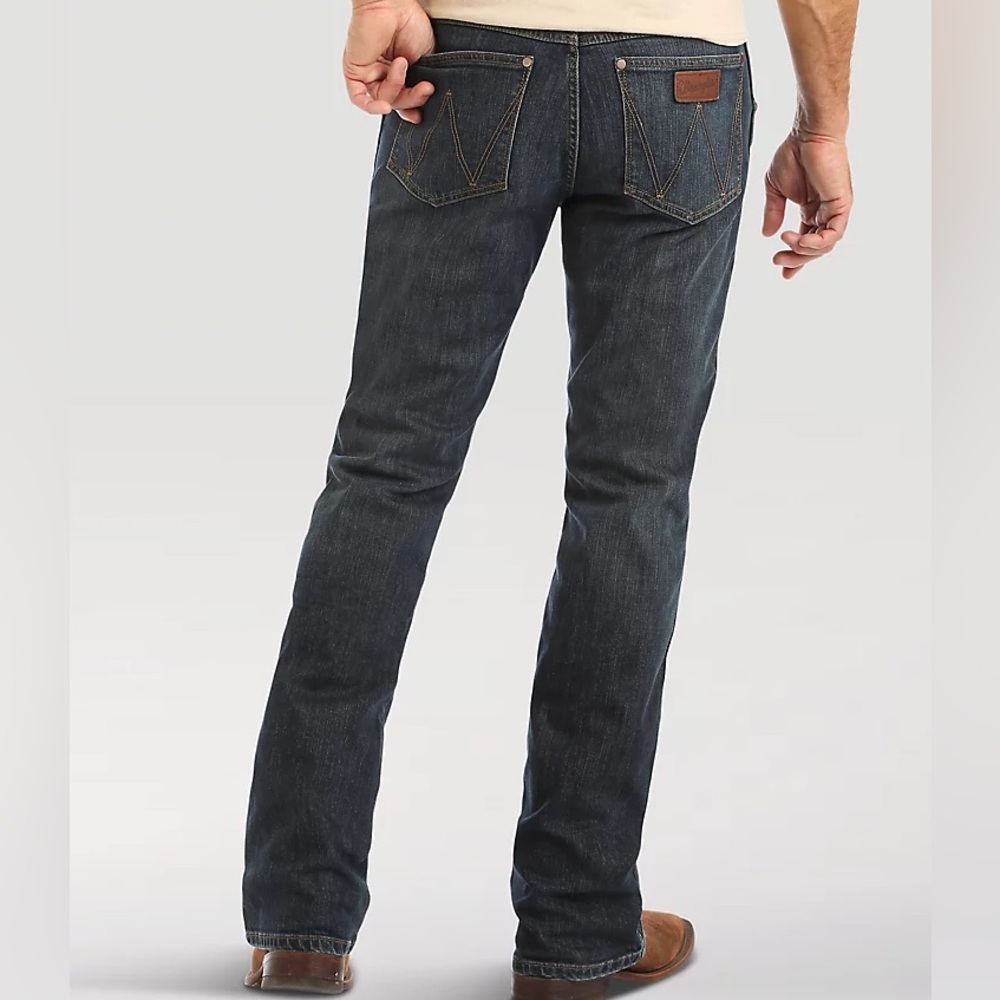 Men’s Wrangler Retro Relaxed Fit Bootcut Jeans size 31x32